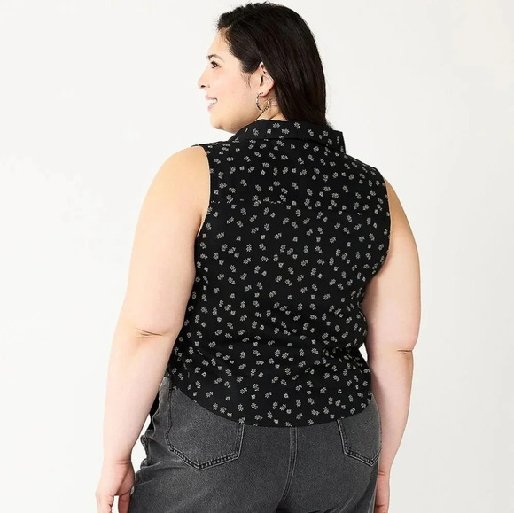 SO | Cropped Sleeveless Button Down Top in Black Daisy Dot sz 2X - Picture 12 of 12